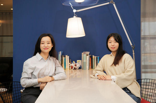 공동 제1저자인 (좌측) 박수민 연구원과 손보경 연구원(우측).