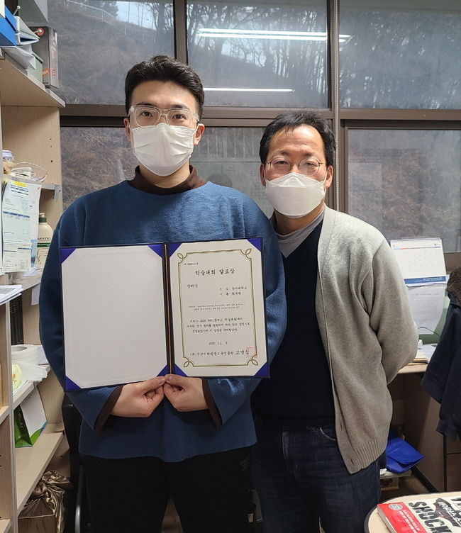 동아대 최세명(왼쪽) 석사과정생과 지도교수인 조종현 의약생명공학과 교수.