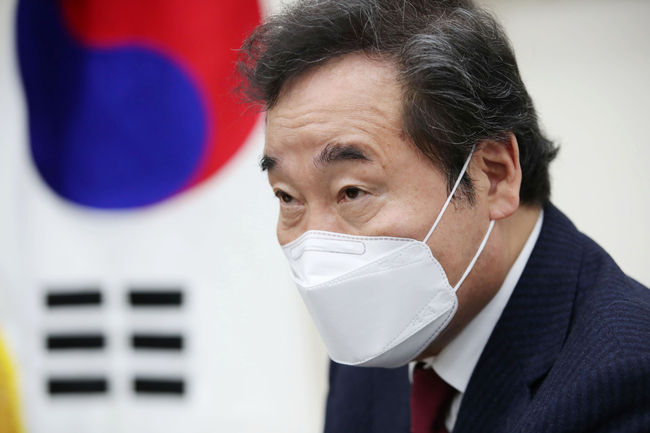 이낙연 더불어민주당 대표가 30일 서울 여의도 국회 당대표실에서 뉴시스와 신년 인터뷰를 하고 있다. / 사진제공=뉴시스