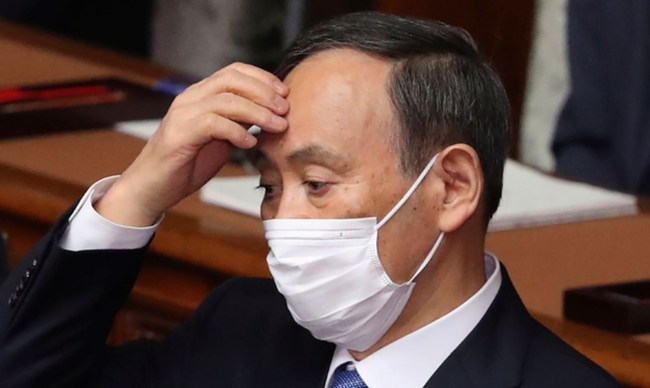 스가 요시히데 일본 총리가 지난달 18일 참의원 정기 국회 소집에 참석했다. 이날 스가 총리는 중의원·참의원 양원 본회의에서 시정방침 연설을 했다 (사진=뉴시스 제공)