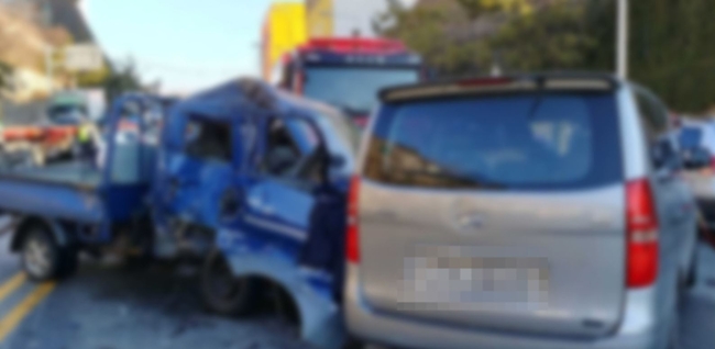  부산 사하구 3중 충돌사고 (사진=뉴시스 제공)