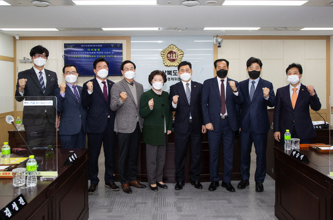 지방분권추진특별위원회 단체 사진
