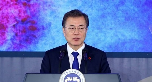 문재인 대통령이 2일 청와대 영빈관에서 열린 신년 인사회 및 오찬에서 신년인사를 하고 있다.