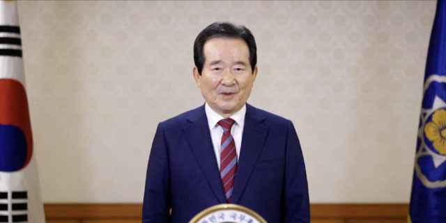 정세균 국무총리가 설날 당일인 12일 국민들께 전하는 새해 인사 영상메시지를 유튜브를 통해 남기고 있다. (사진=정세균 국무총리 유튜브 영상 캡쳐)
