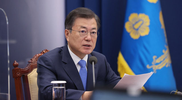 문재인 대통령이 15일 오후 청와대 여민관에서 열린 수석·보좌관회의를 주재하고 있다. (사진=청와대 제공)