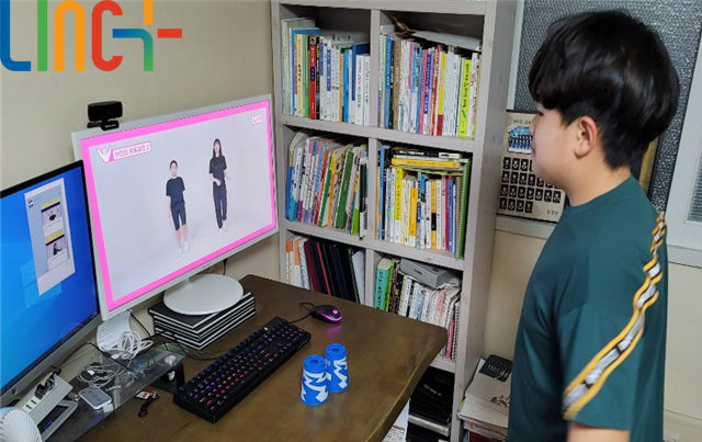 동아대 LINC+사업단과 건강관리학과가 실시한 ‘지역사회 주민의 비만예방을 위한 언택트형 헬스케어지원’ 프로그램에 참여한 지역 아동의 비대면 운동영상 활용 모습.