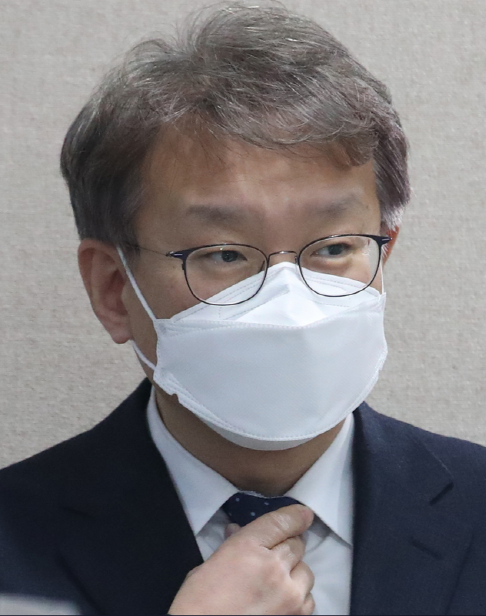 권칠승 중소벤처기업부 신임 장관이 17일 중소기업계와 만나 “신종 코로나바이러스로 어려움에 처한 중소기업·소상공인 회복과 도약에 집중하겠다”고 약속했다.(사진=뉴시스 제공)