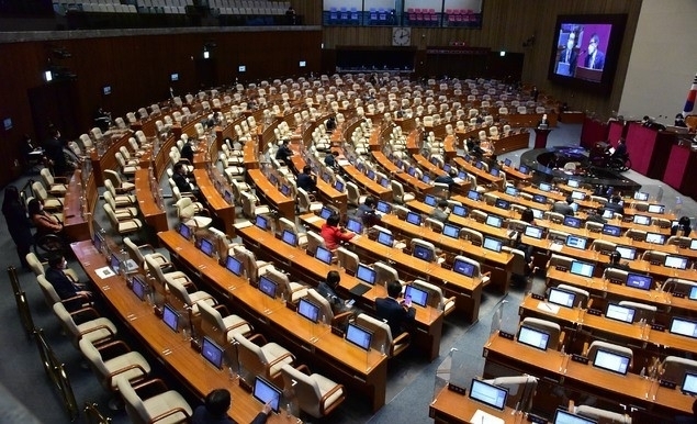 오늘부터 신종 코로나바이러스 감염증(코로나19) 백신 예방접종이 시작된 가운데 백신 새치기 접종 등 부정행위 적발시에 강력 처벌될 예정이다.