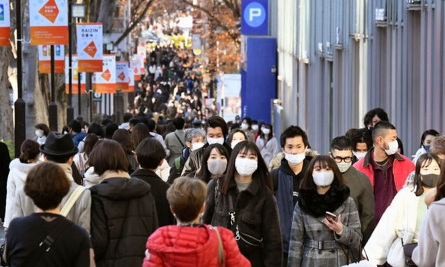 일본에서 1244명이 신종 코로나바이러스 감염증(코로나19) 확진 판정을 받았다. 신규환자가 4일 만에 다시 1000명대를 넘어섰다 (사진=뉴시스 제공)