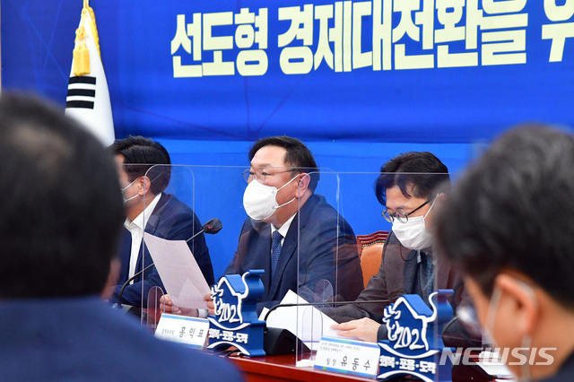 김태년 더불어민주당 원내 대표가 3일 서울 여의도 국회에서 열린 규제혁신추진단 제3차 전체 회의에서 발언을 하고 있다. (공동취재사진)