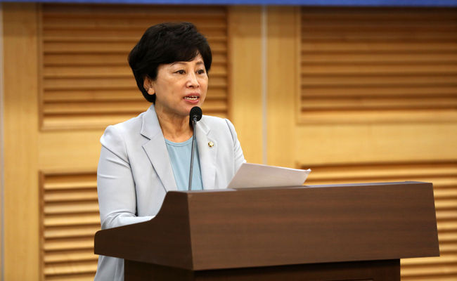 지난해 7월 남인순 민주당 의원 서울 여의도 국회에서 열린 신현영 의원실 주최 '의료기관 아동학대 신고율 제고 방안은?' 정책토론회에서 축사를 하고 있다. / 사진제공=뉴시스