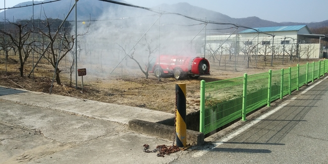 석회유황합제 살포 사진