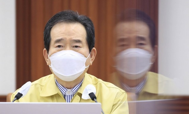 정세균 국무총리가 7일 오후 서울 종로구 정부서울청사에서 열린 코로나19 중앙재난안전대책본부 회의에 참석해 모두발언을 하고 있다.