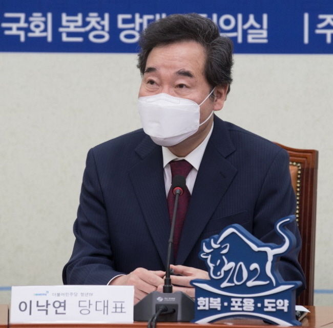 이낙연 더불어민주당 대표가 7일 오후 서울 여의도 국회에서 열린 청년TF 활동성과 보고회에서 인사말을 하고 있다. (공동취재사진=뉴시스 제공)) 