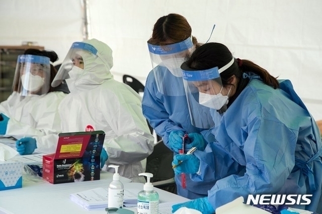 안양서 가족간 감염으로 코로나19 확진자 3명 늘어 (사진/뉴시스)