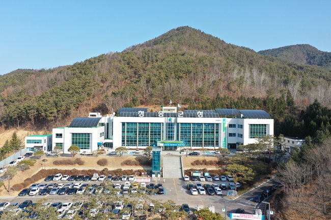 청송군청 전경 사진