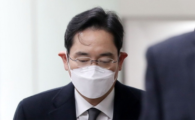 이재용 삼성전자 부회장이 지난달 1월 18일 오후 서울 서초구 서울고등법원에서 열리는 국정논단 관련 파기환송심 선고 공판에 출석하고 있다. (사진=뉴시스 제공)