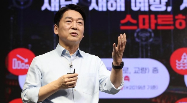  안철수 국민의당 서울시장 후보가 15일 서울 영등포 더플러스 스튜디오에서 단일화 비전발표를 하고 있다 (사진=뉴시스 제공)