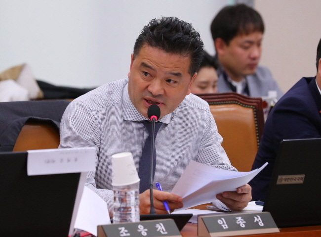 임종성 더불어민주당 의원이 2019년 10월 10일 오전 서울 국회 국토교통위원회 국정감사에서 질의를 하고 있다.