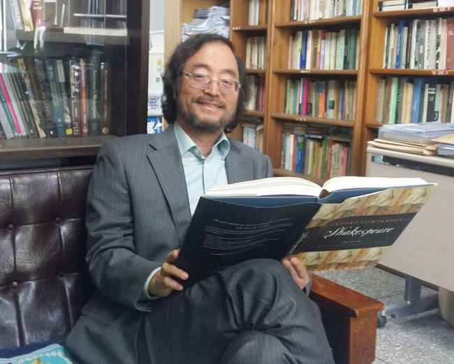 동아대 영미학과 송홍한 교수 사진