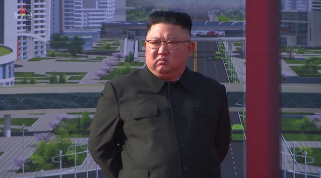 조선중앙TV가 24일 김정은 북한 국무위원장이 23일 사동구역 송신·송화지구에서 열린 평양시 1만세대 살림집건설착공식에 참석해 연설을 했다고 보도했다 (사진=조선중앙TV 캡처/뉴시스 제공) 