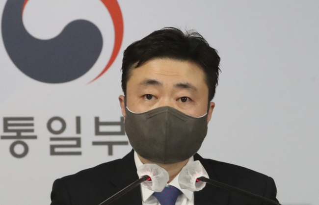 차덕철 통일부 부대변인이 26일 오전 서울 종로구 정부서울청사 합동브리핑실에서 현안 관련 정례브리핑을 하고 있다 (사진=뉴시스 제공)