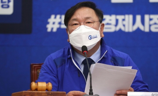 김태년 더불어민주당 당대표 직무대행이 2일 서울 여의도 국회에서 열린 중앙선대위 회의에서 발언을 하고 있다.(사진=뉴시스 제공)