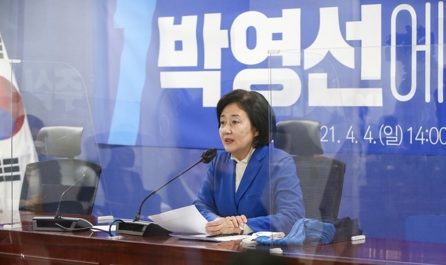 박영선 더불어민주당 서울시장 후보가 4일 국회에서 인터넷언론 출입기자들과 간담회를 열고 발언하고 있다. 