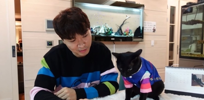 방송인 박수홍이 친형 부부를 상대로 횡령 의혹 관련 검찰에 고소장을 제출했다 (사진=뉴시스 제공)