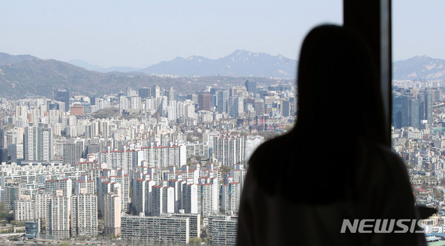 서울 영등포구 63아트 전망대에서 바라본 서울시내에 아파트들이 보이고 있다 (사진=뉴시스 제공)