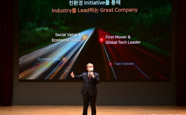 이석희 SK하이닉스 CEO가 주주총회에서 파이낸셜스토리를 설명하고 있다. (제공=SK하이닉스)