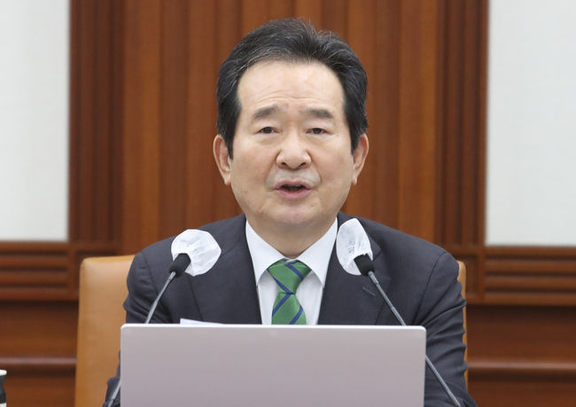정세균 국무총리가 9일 오전 서울 종로구 정부서울청사에서 열린 코로나19 대응 백신·치료제 상황점검회의에 참석해 발언하고 있다. / 사진제공=뉴시스
