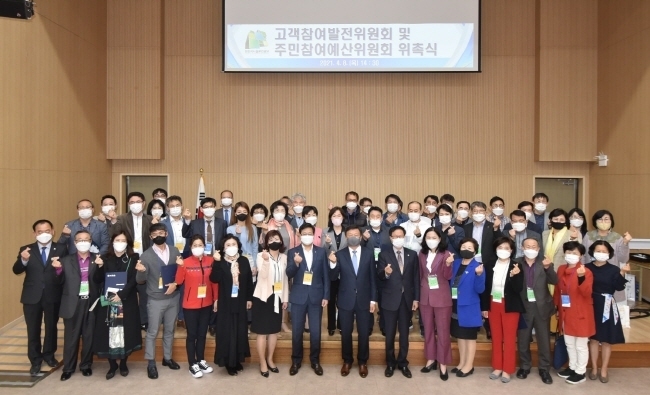 천안시시설관리공단이 지난 8일 천안축구센터에서 고객참여발전위원회 위원 위촉식을 개최했다.<br>
(사진=천안시청)