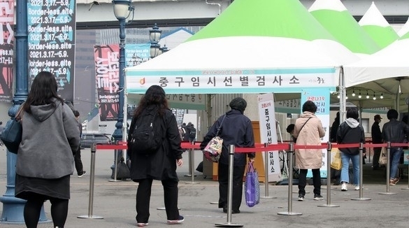 지금과 같은 방역 수준이라면 하루 코로나19 확진자가 2주 뒤 880명, 한달 후에는 1000명을 넘을 거란 예측이 나온다.<br>
