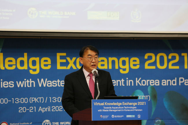 한국-파키스탄 국제 공동세미나(웨비나) 기조연설하는 최완현 국립수산과학원장