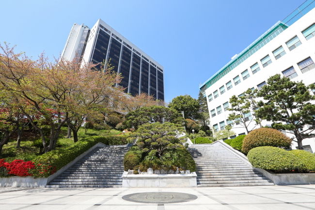 동아대 승학캠퍼스 인문과학대학(대학본부) 건물 사진