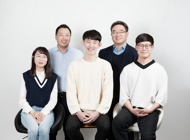좌측 상단부터 손재성 교수, 채한기 교수, 추승준 연구원, 이정수 연구원, 주혜진 연구원