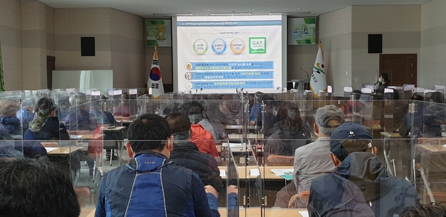 울진군이 지난 29일 농산물 우수관리(GAP) 제도 교육을 실시하고 있다.