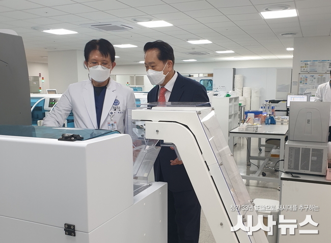 국민의힘 경기도당 우태주 부위원장은 용인연세대학교 용인세브란스병원을 찾아 코로나19 선별진료소 진료관계자들 격려