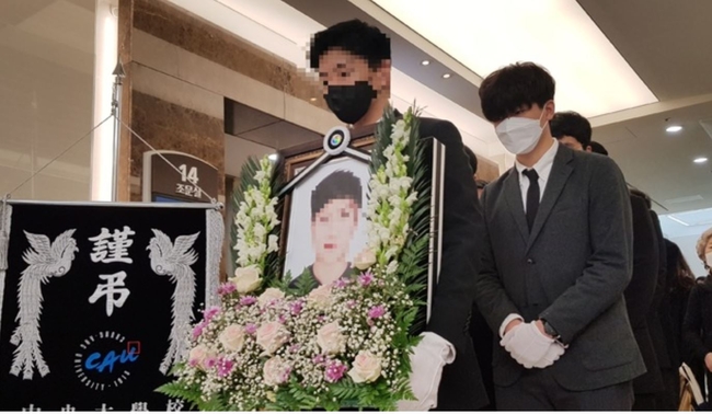 서울 한강공원 근처에서 실종됐다가 끝내 시신으로 발견된 의대생 A(22)씨 발인식이 지난 5일 오전 8시 서울성모병원에서 열렸다 (사진=뉴시스 제공)