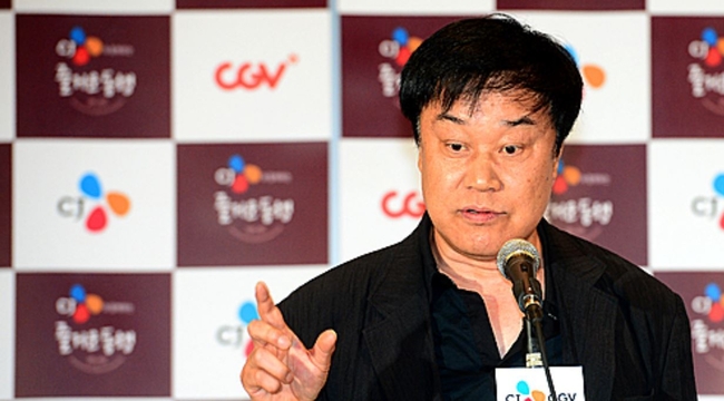 이춘연 영화인회의 이사장이 2013년 6월 20일 오전 서울 서대문구 신촌로 CGV신촌아트레온에서 열린 CJ CGV 100호점 신촌아트레온 개관식에서 축사를 하고 있다 (사진=뉴시스 제공)