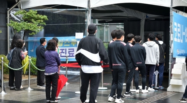 9일 0시 기준 신종 코로나바이러스 감염증(코로나19) 일일 신규 확진자가 654명으로 집계됐다. 이는 전날보다 126명 증가된 수치로 사흘만에 다시 600명대로 늘었다. 국내 발생 확진자는 637명, 해외 유입 확진자는 17명이다.
