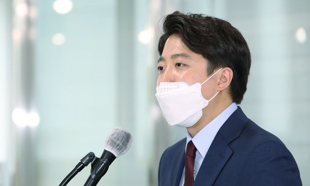 국민의힘 이준석 전 최고위원이 20일 서울 여의도 중앙당사에서 당 대표 출마 선언 기자회견을 하고 있다. 