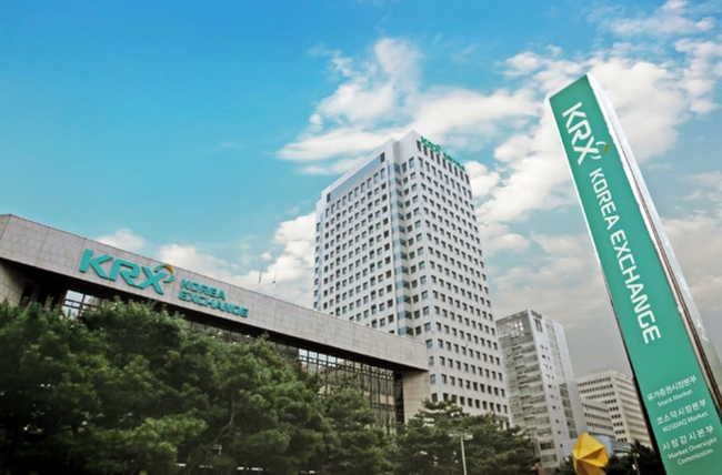 한국거래소 유가증권시장본부는 기존 엘지의 인적분할 신설법인 엘엑스홀딩스의 보통주권 및 종류주권을 27일 유가증권시장에 상장할 예정이다 (사진=뉴시스 제공)