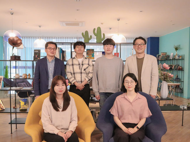  (좌측상단부터 시계방향) 최원영 교수, 남주한 연구원, 남동식 연구원, 권태혁 교수, 황은혜연구원, 김지연 연구원 사진