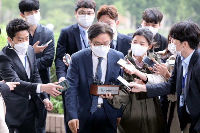 전지연 연세대학교 법학전문대학원 교수가 27일 오후 경기 정부과천청사 법무부에서 열린 검찰인사위원회에 참석하고 있다. 