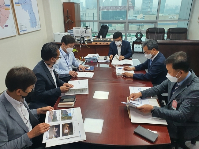 오도창 영양군수는 지난 27일 도로망 확충과 공공기관 유치를 위해 국회를 방문했다.
