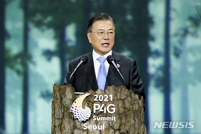 문재인 대통령이 지난 30일 오후 서울 동대문디자인플라자(DDP)에서 열린 ‘P4G 서울 녹색미래 정상회의’ 개회식에 참석해 연설을 하고 있다 (사진=뉴시스)