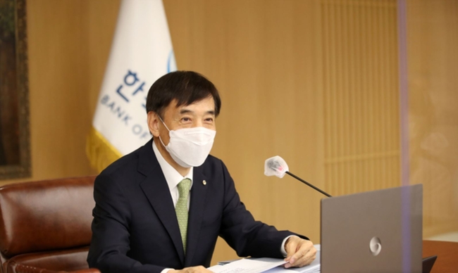 이주열 한국은행 총재가 지난달 27일 오전 서울 중구 한국은행에서 열린 금융통화위원회 본회의에서 회의를 주재하고 있다 (사진=한국은행 제공)