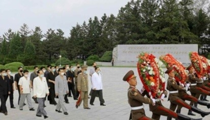 북한 노동신문은 2020년 9월10일 "영광스러운 우리 조국 조선민주주의인민공화국창건 72돌을 맞으며, 9일 대성산혁명렬사릉과 신미리애국렬사릉, 조국해방전쟁참전렬사묘에 화환들이 진정됐다"고 밝혔다. (사진/노동신문 캡처)